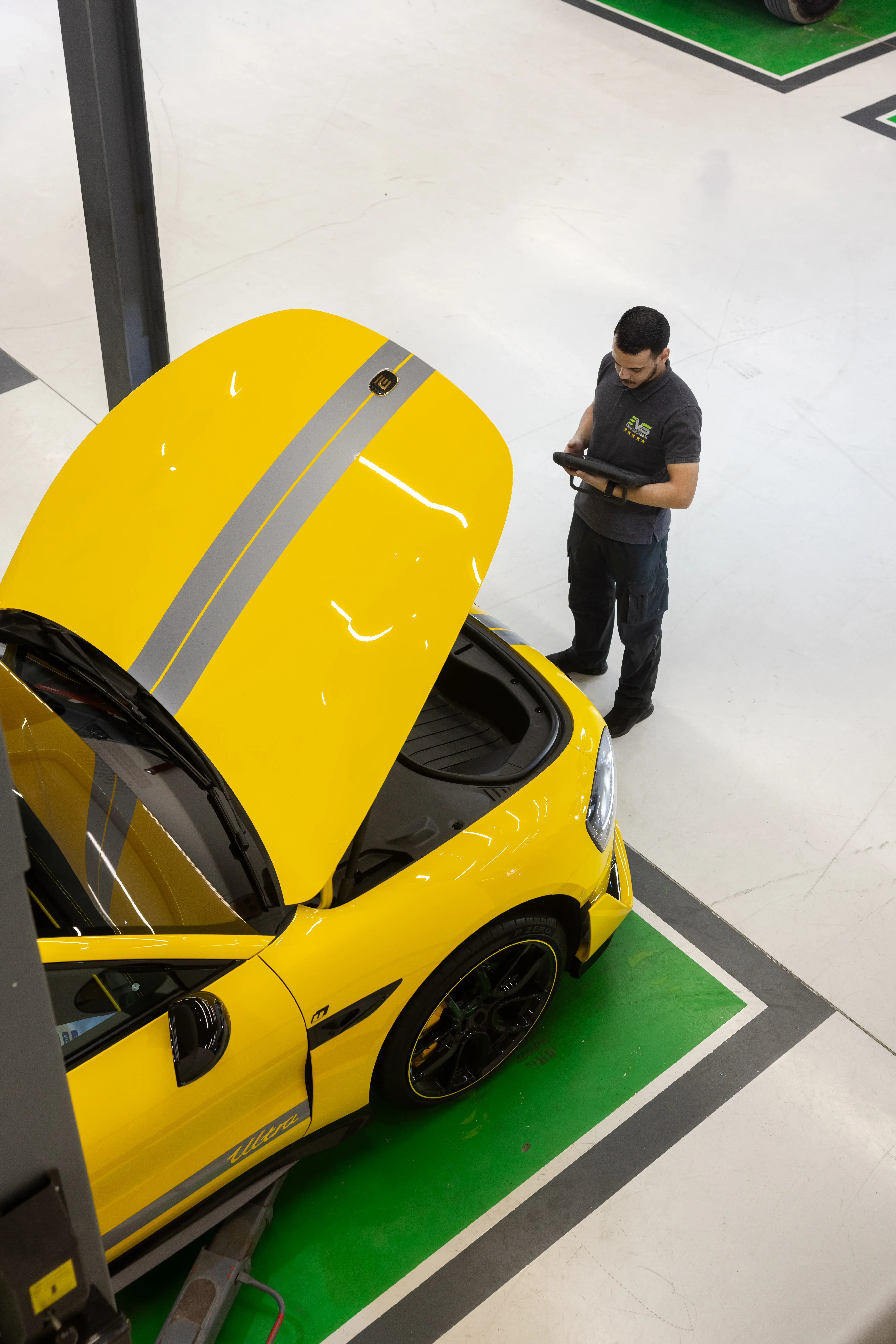 تقدير أضرار المركبات الكهربائية لمطالبات التأمين في الإمارات