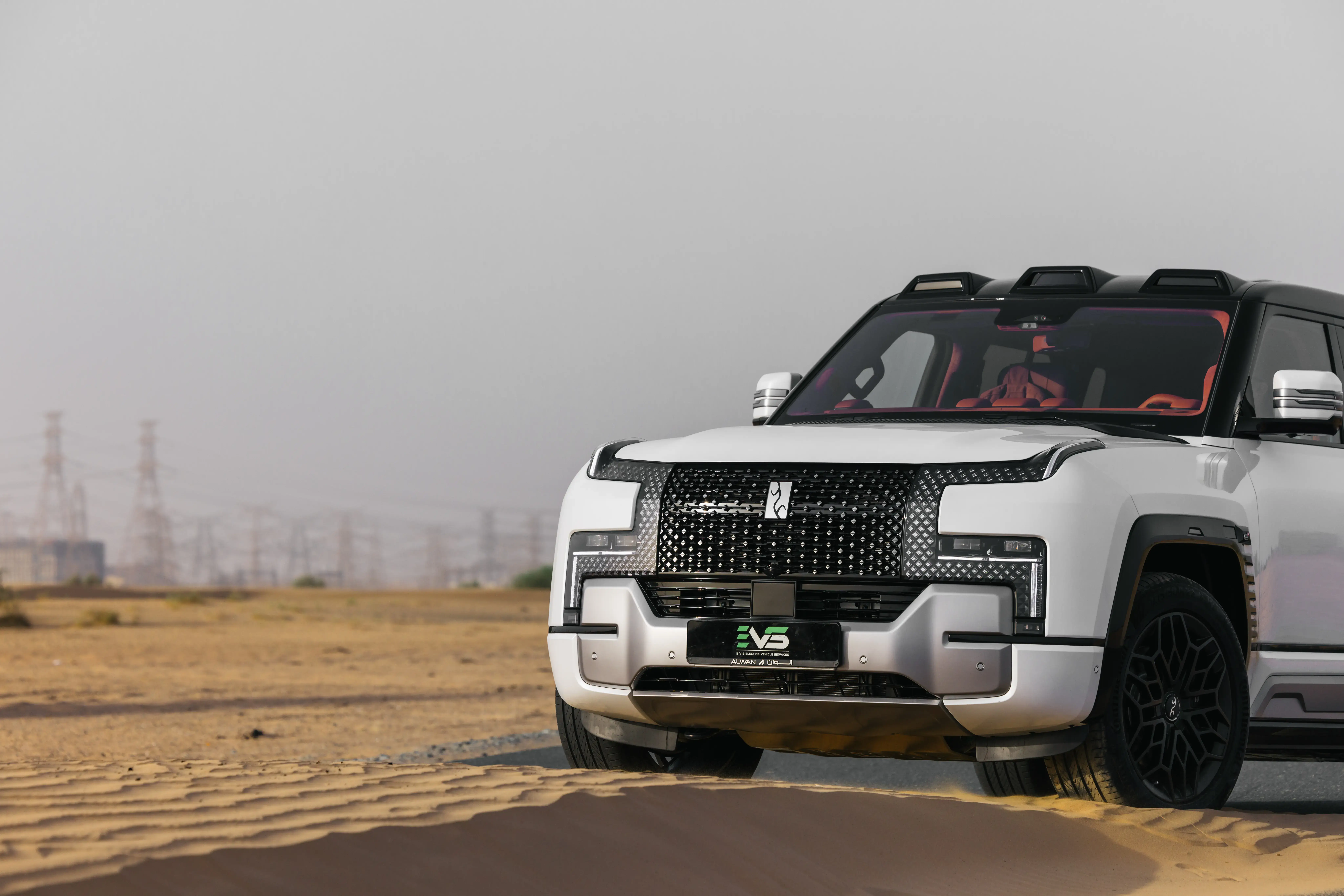 محطة شحن سيارة كهربائية تعمل في ظروف حرارة عالية في الإمارات